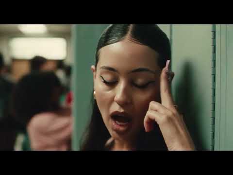 Euphoria 2x03 - Cassie trying to get Nate's attention scene