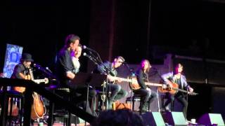 Jonathan Jackson sings "Fade Into You"