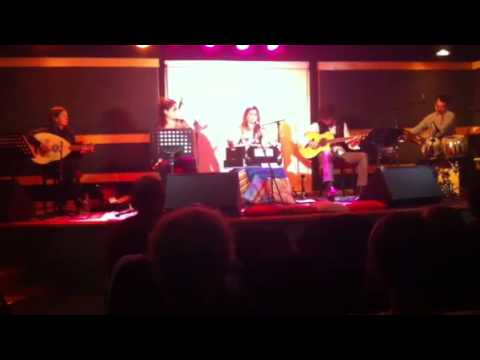 Liora Yitzhak sings Indian version of pizmon layakinton