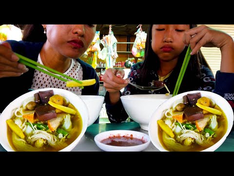 Breakfast At Countryside - Khmer Rice Noodle With Fish Soup And Fresh Vegetables