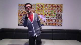 ひとりカラオケでハッピーシンセサイザを歌うsyamuさん