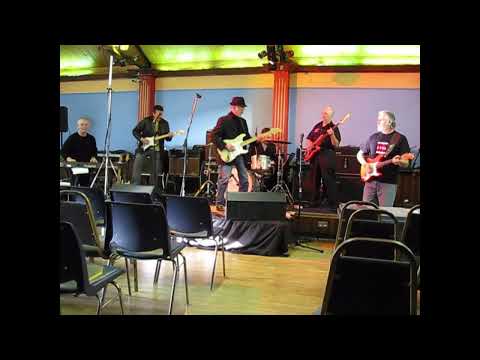 Jet Harris – Scarlett O’Hara - soundcheck -  Shadows Ireland Guitar Club 18 January 2009