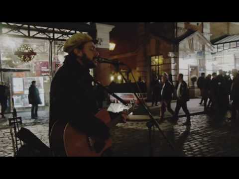 Christmas Lullaby - Rob sings in Covent Garden