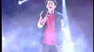 Jay Kid sings Wanna be startin`something in India