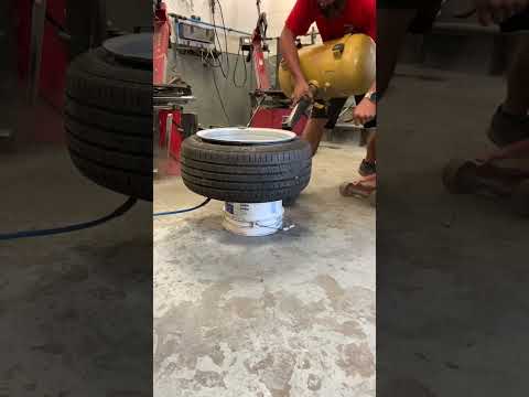 195/50 on a 16x10 #strechedtires #tireshop #airblaster #stancenation #slammedenuff #cruiser