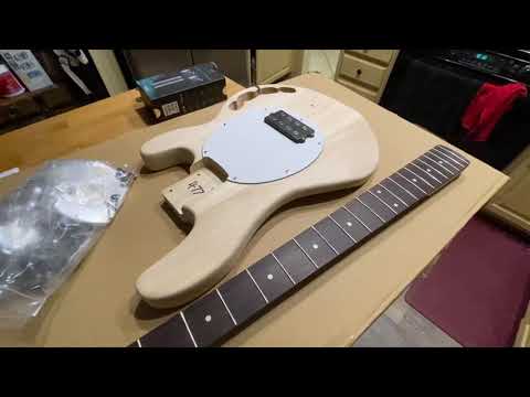 DIY Guitar Kit - Fretwire MM Bass kit unboxing