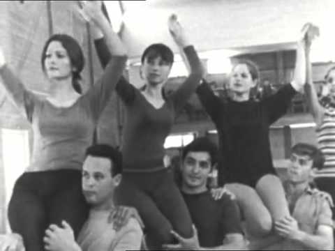 Leah Dorly sings with the Karmon Singers & Dancers  - Lamidbar Sa'enu (live in Tel Aviv, 1969)