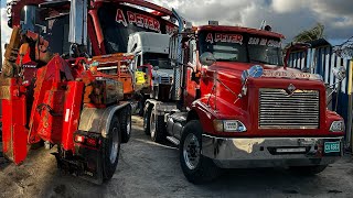 Peter international 9400 wreacker tow a freightliner cascadia 