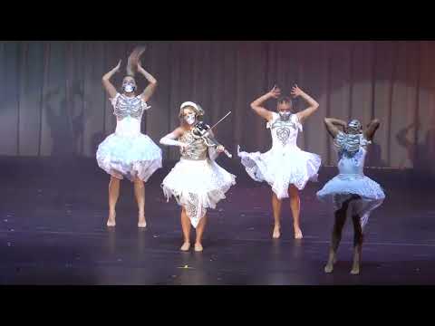 2022 11 29 Lindsey Stirling - Snow Waltz