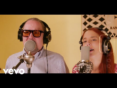 Majo Aguilar, Antonio Aguilar Hijo - Un Puño De Tierra