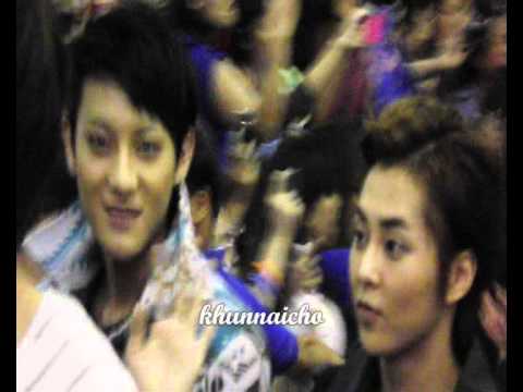 [121125] EXO at Suvarnabhumi Airport - Cute HappyVirus Chanyeol