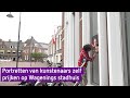 Stadhuis beplakt met kunstenaars en hun corona-verhalen