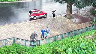 雨天等日出（爺孫三人日月潭）