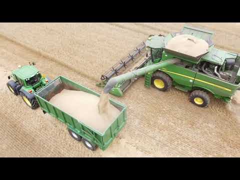 John Deere s680i Combining Winter Barley 2020