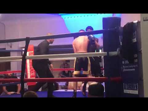 Craig hamilton vs Nico Obeige boxing round 2