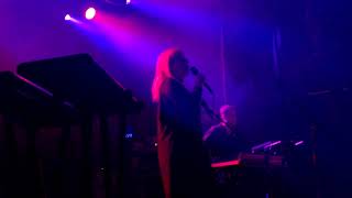 Austra - Darken Her Horse - Live @ Tavastia, Helsinki, Oct. 23, 2017