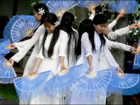 Thể hiện bởi Uyên Thanh