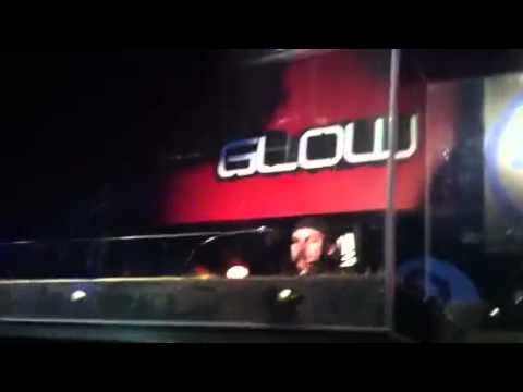 Steve Angello makes crowd jump