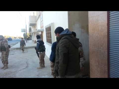 اشتباكات بين الجيش الحر و قوات النظام للسيطرة على مستودعات مهين في مدينة مهين في حمص