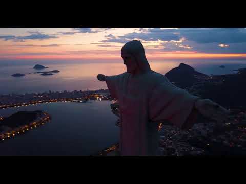 Voo de Drone no Cristo Redentor / Flying over Christ the Redeemer