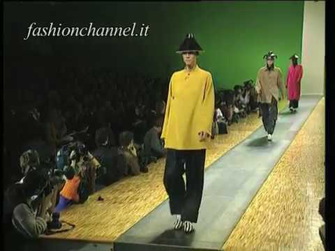 "Issey Miyake" Autumn Winter 1994 1995 Paris 6 of 8 pret a porter woman by FashionChannel