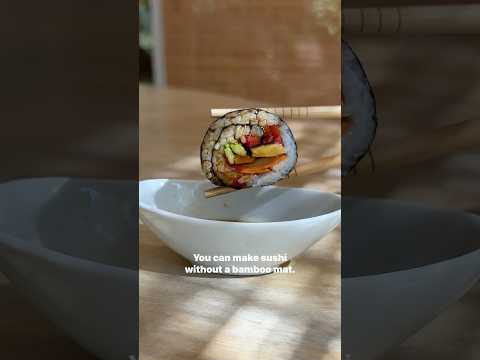 This is how you make 🍣🥒🍱 VEGGIE SUSHI ROLL!