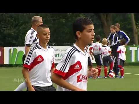 Winnaar Ajax Streetwise traint met D2