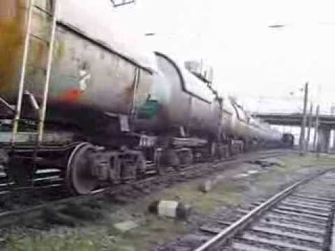 Marfar CFR Marfa cu vagoane transpuse intra in Suceava Burdujeni [5 aprilie 2008]