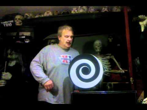 Abbotts Halloween Special - Shrinking or Growing Head Illusion