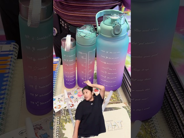 Vídeo relacionado con Botella del Rayo personalizada con nombre y número bidón de agua con mosquetón para que lleves a todas partes botella para niños con motivo de futbol del Rayo de 600 ml y con 2 tapones(Rayobidón)
