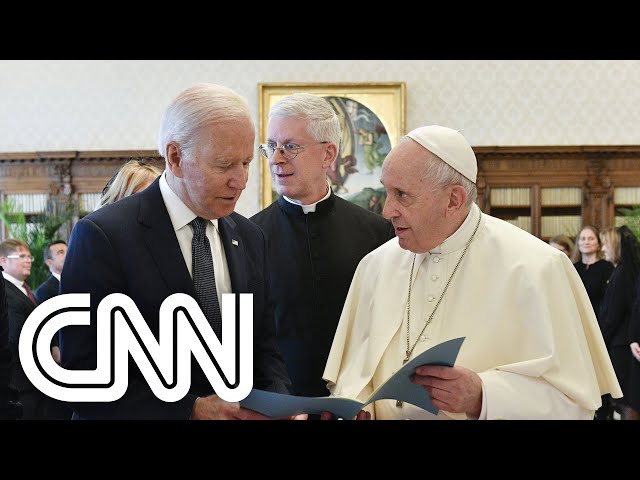Em encontro, papa Francisco defende que Biden continue recebendo comunhão | CNN 360