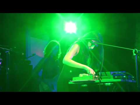 фанни каплан /  fanny kaplan  - dum dum (butthole surfers cover) @16 tonn 22/09/13