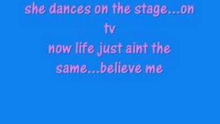she dances on the stage - lil chris lyrics