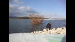 preview picture of video 'meseriasu in actiune  ,se relaxeaza  la o partida de pescuit in lacul TAKA  TRIPOLI'