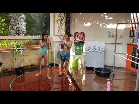 เล่นน้ำวันหยุด เลอะเทอะมากเด็กๆ 🤪 By Khongkwan