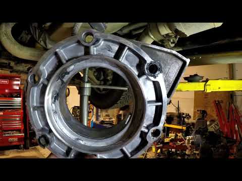 4L80E cracked extension housing and output seals replacement