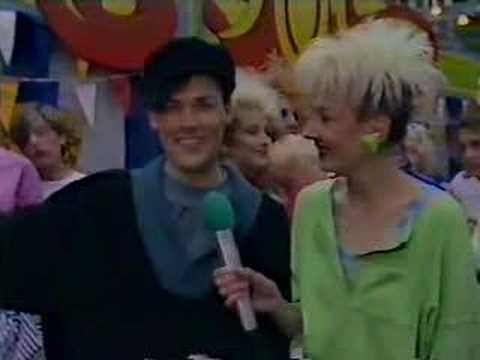 Billy MacKenzie Interview on The Tube