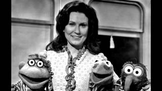 Loretta Lynn I Need Someone To Hold Me When I Cry