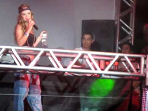 Lorena Simpson Feat. Filipe Guerra.