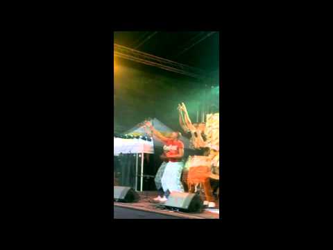Aka Zizi accompagné par Dj Elliot - Dance kalèpaka ( Live)