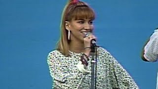 WS1988 Gm1: Debbie Gibson performs national anthem