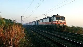 preview picture of video 'WR King - Mumbai Rajdhani Express Running Towards Vangaon at MPS'