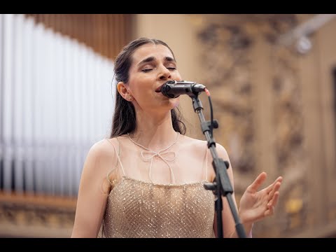 Alexandra Usurelu & Camerata Regala - Fata care chiar exista (live la Ateneul Roman)
