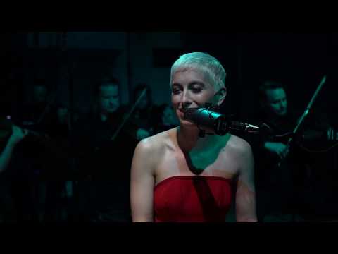SuRie - Sometimes It Snows In April (Live)