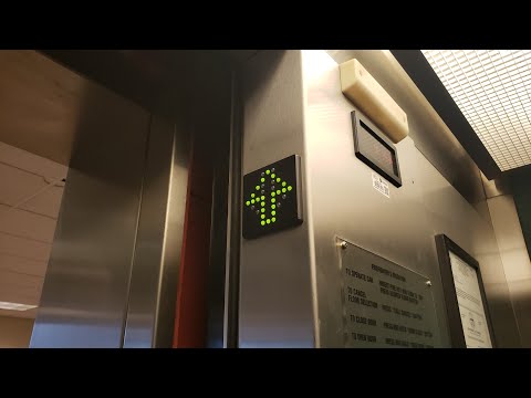 Scenic US Hydraulic Elevator @ Heinen's, University Heights, OH