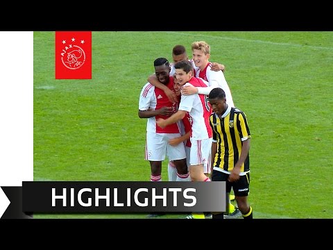 Ajax B1 in vorm tegen Vitesse