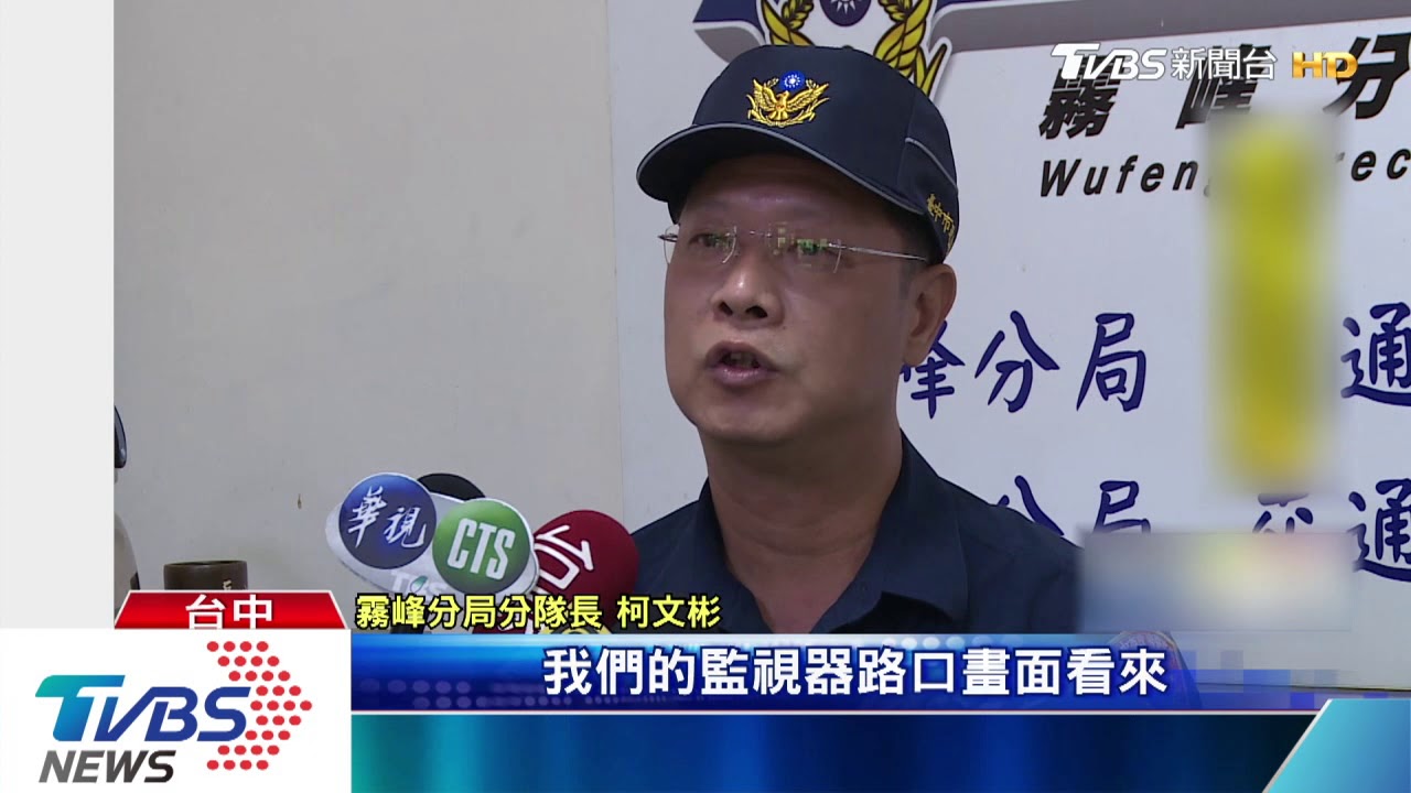 公車載客疑闖燈 害男騎士撞上險遭輾頭