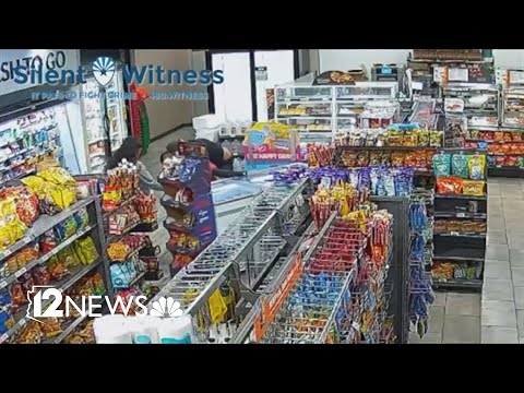 Violent robbery caught on camera, Phoenix police looking for suspects