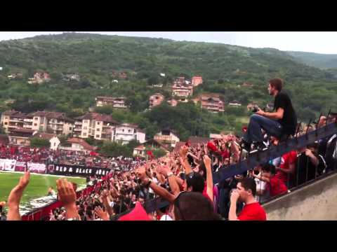 16.000 tifoz këndojn besa-besë