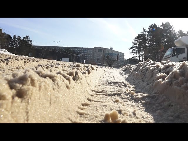 В Ангарском округе продолжается борьба со снегом